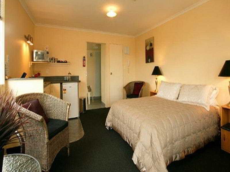 Colonial Motel เบลนิม ภายนอก รูปภาพ
