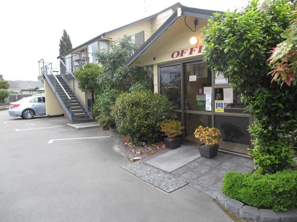 Colonial Motel เบลนิม ภายนอก รูปภาพ